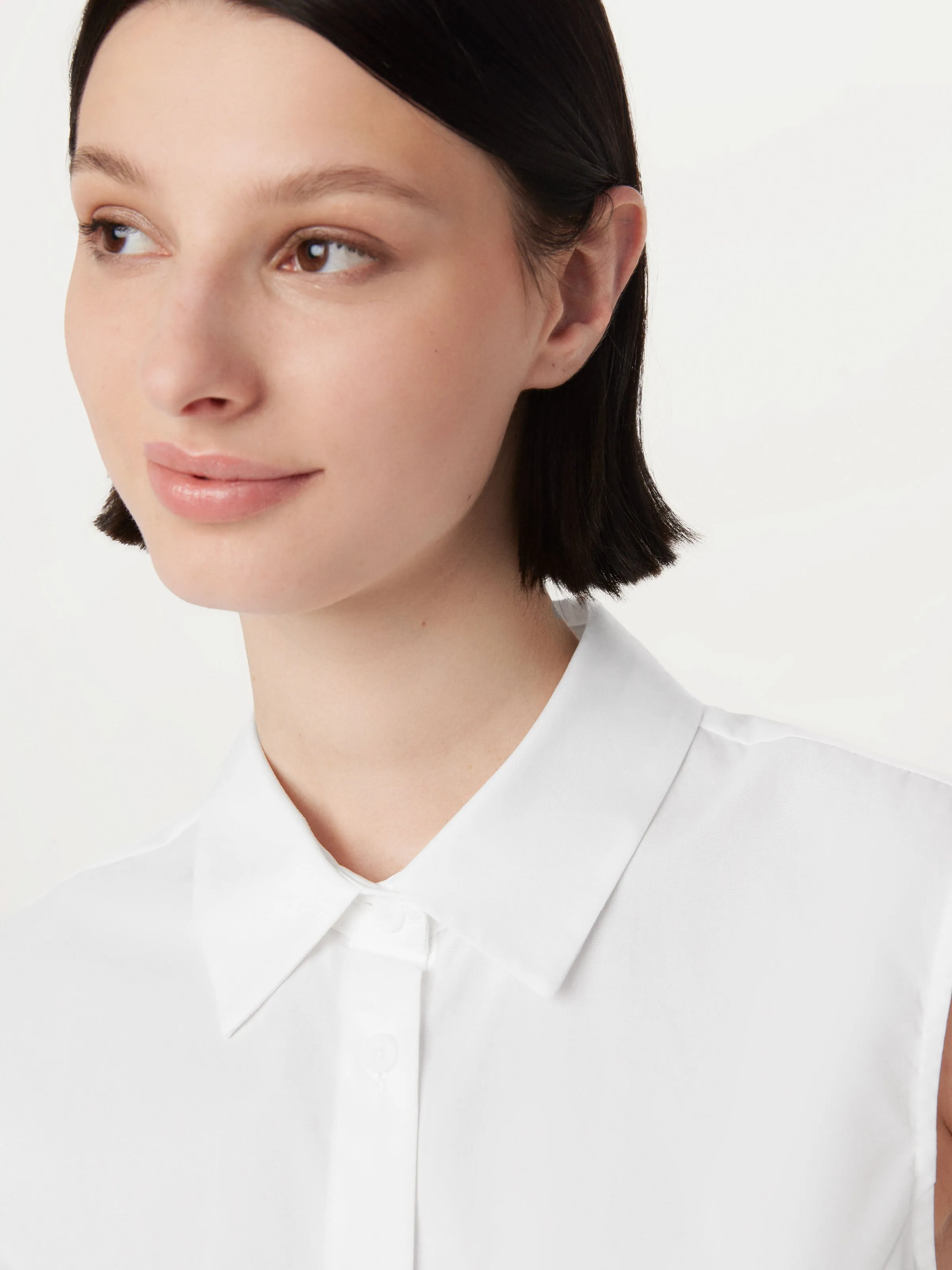 The Sleeveless Crisp Poplin Shirt in White