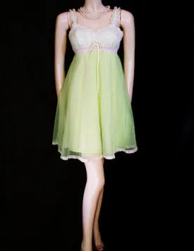*VINTAGE RARE COLOR OLGA LACE BUILT-IN BRA DOUBLE NYLON "SLEEPING PRETTY" NIGHTGOWN IN LIMEADE